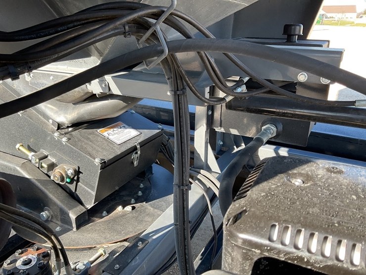 2024-meridian-375rt-image-26