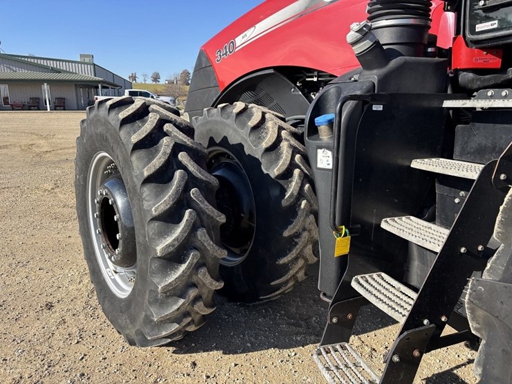 2014-case-ih-340-image-39