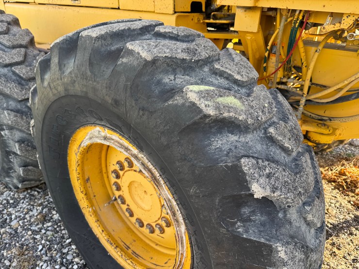 deere-770bh-image-16