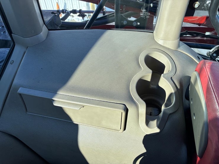 case-ih-patriot-3340-image-95