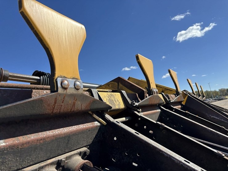 2014-new-holland-9800f-12r30"-corn-head-image-12