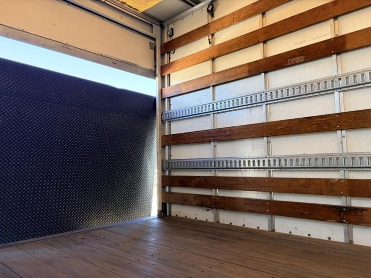 2015-ford-f550-xlt-image-21