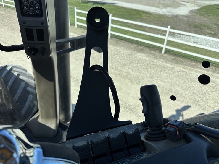 case-ih-magnum-210-cvt-image-37