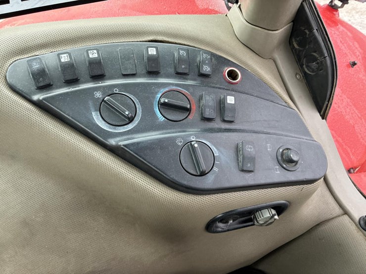 case-ih-magnum-245-image-82