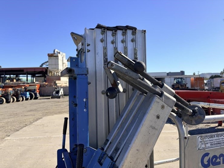 genie-awp-255-vertical-mast-lift-image-5