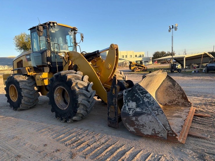 2018-caterpillar-938-image-4