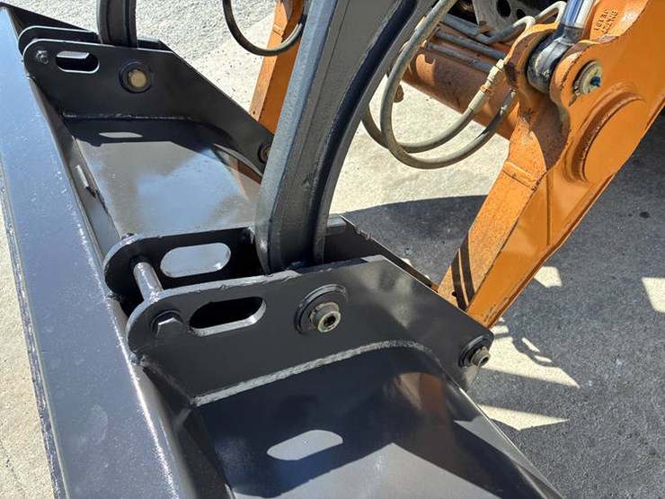 2019-case-580sn-image-18