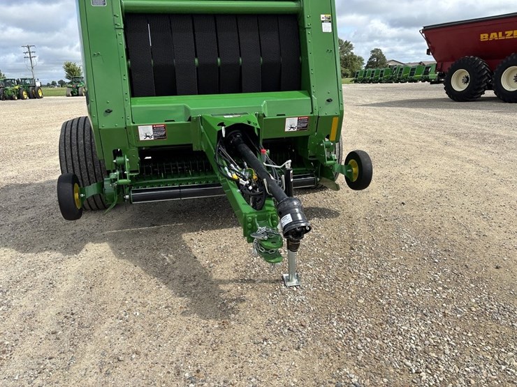 2024-john-deere-561m-image-9