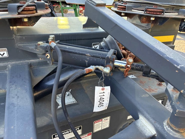 #114045-•-rhino-8600a-#10012-twin-chute-snow-blower-image-17