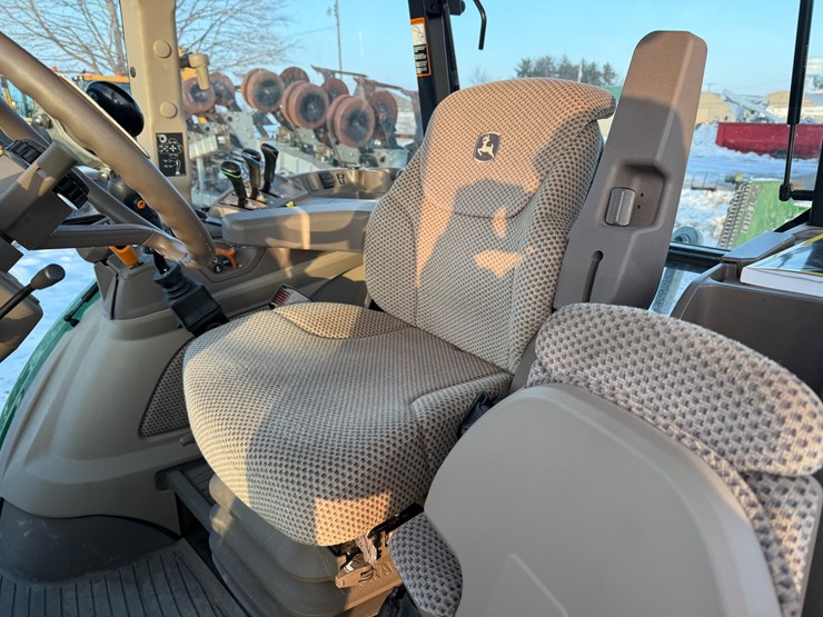 2019-john-deere-r-image-21