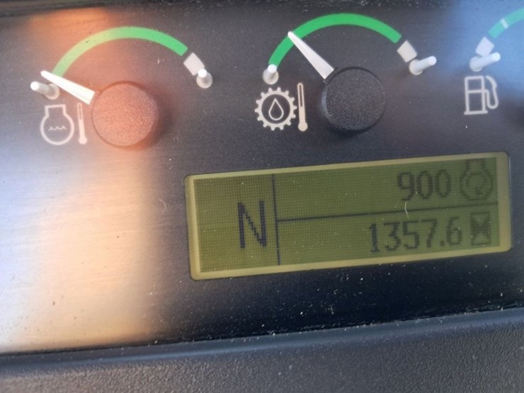 2022-deere-410l-image-13