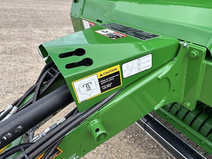 2024-john-deere-561m-image-43