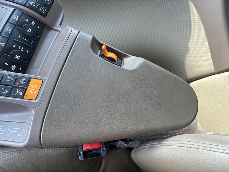 john-deere-r4038-image-91