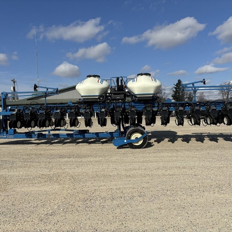 2010 KINZE 3660