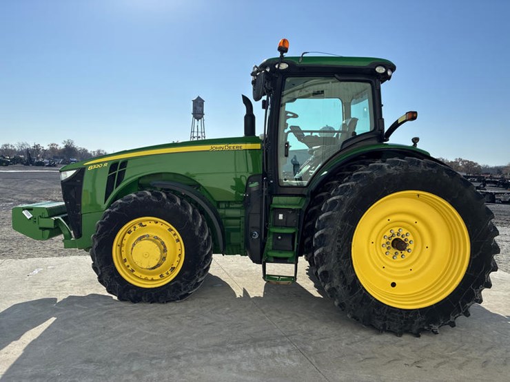 john-deere-8320r-image-10