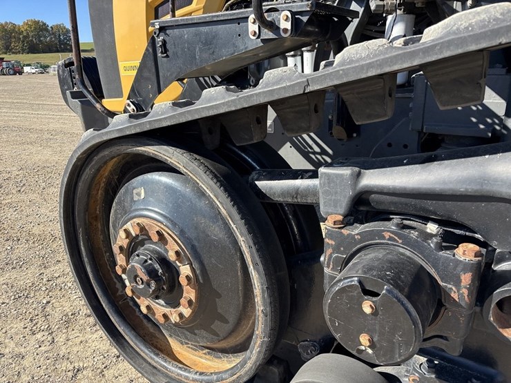 challenger-765e-track-tractor-image-32