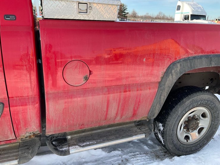 2005-chevrolet-k2500-image-18