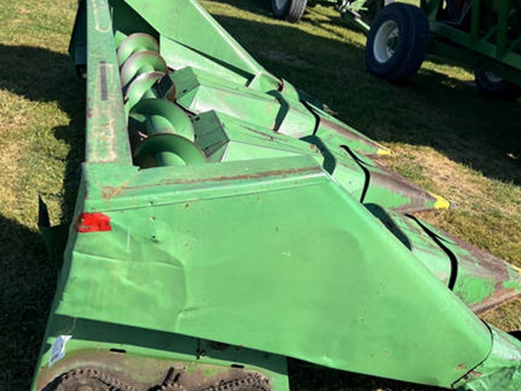 #114462-•-jd-4r-corn-head-image-2