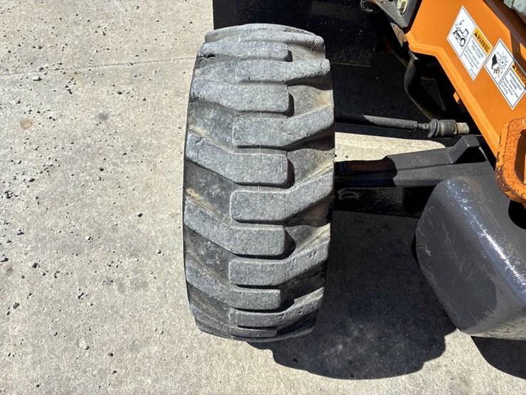 2019-case-580sn-image-55