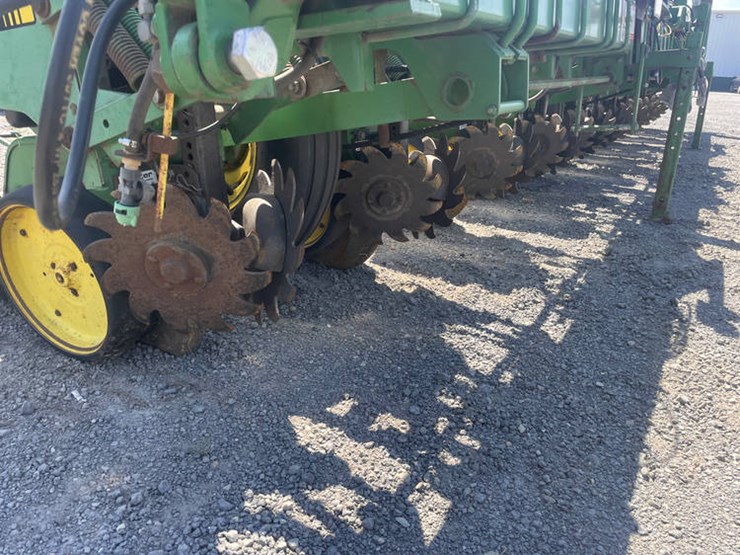 john-deere-7300-image-16