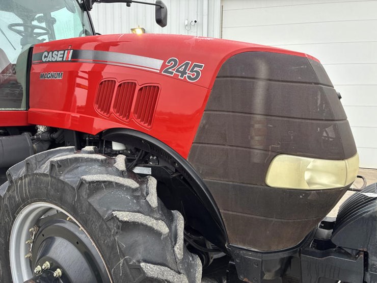 case-ih-magnum-245-image-16
