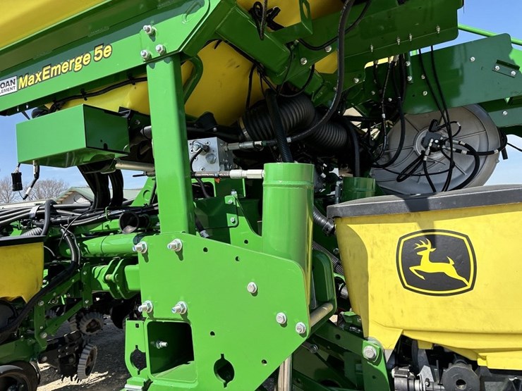 2017-john-deere-1775nt-image-48