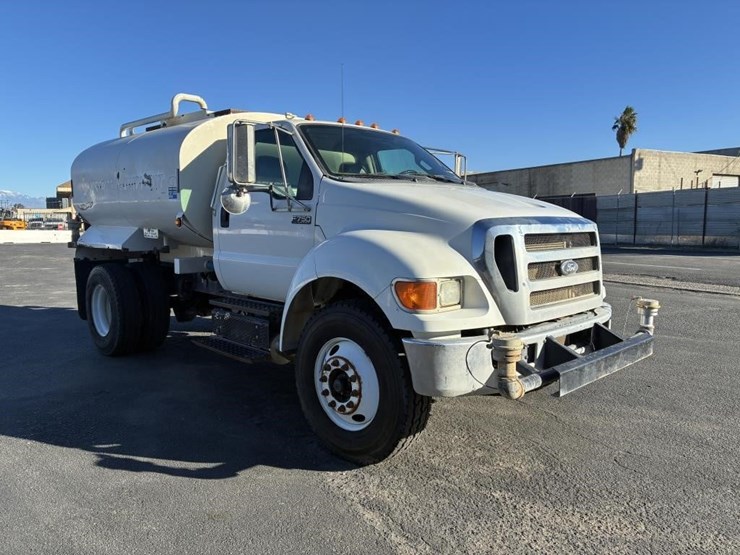 2015-ford-f750-image-2