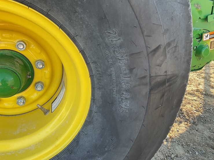 john-deere-560m-image-22