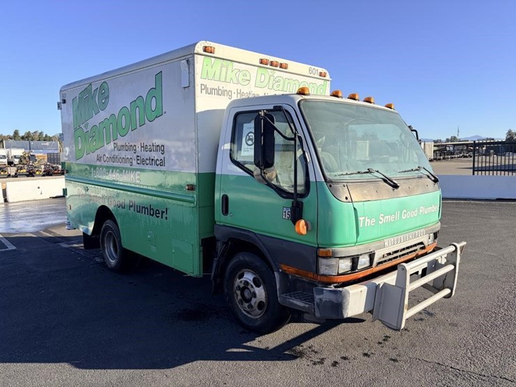 2004-mitsubishi-fuso-box-truck-image-2