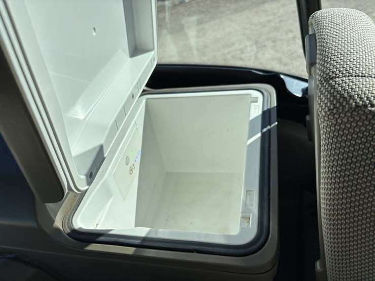 2022-john-deere-8r-280-image-47