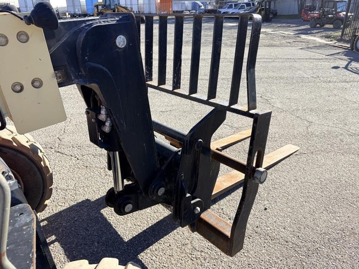 2015-jlg-65-18a-telescopic-reach-lift-image-6