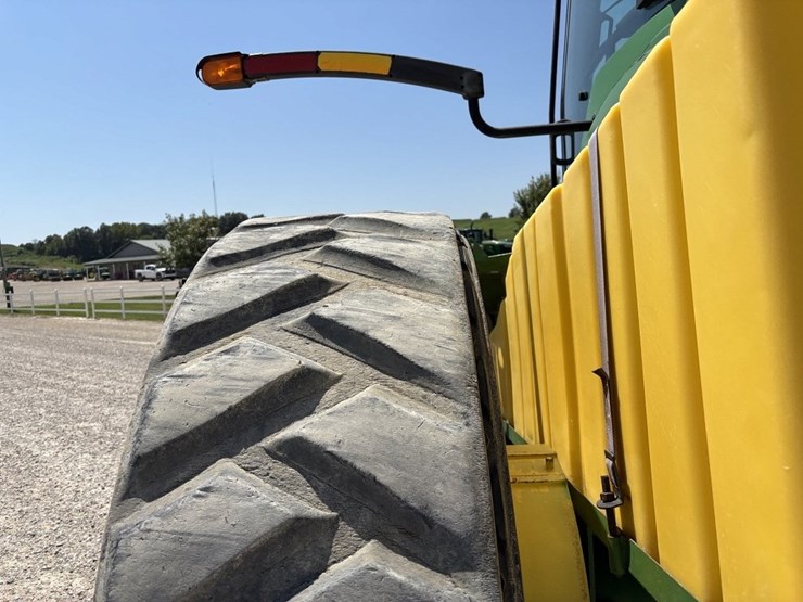 john-deere-8410t-image-33