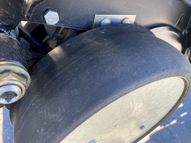 1998-kinze-2600-image-30