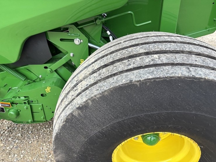 2024-john-deere-561m-image-35