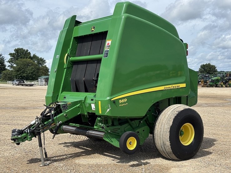 john-deere-569-premium-image-1