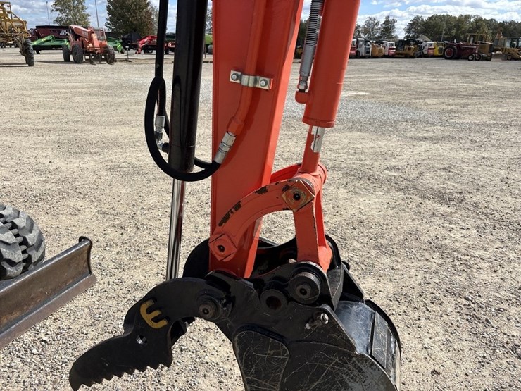 2022-kubota-kx71-3-image-9