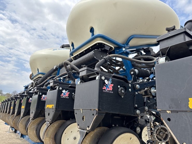 2012-kinze-3660-image-50