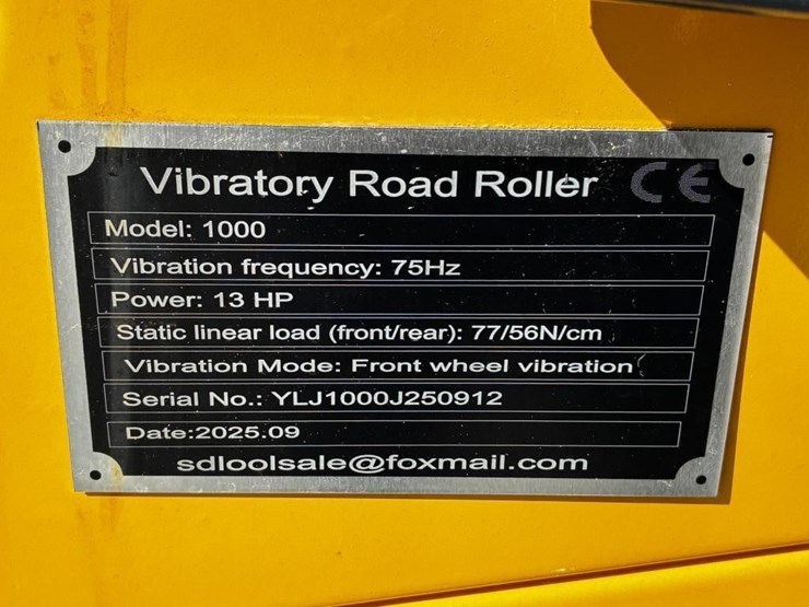 sdlool-sl1000-vibratory-ride-on-road-roller-image-12