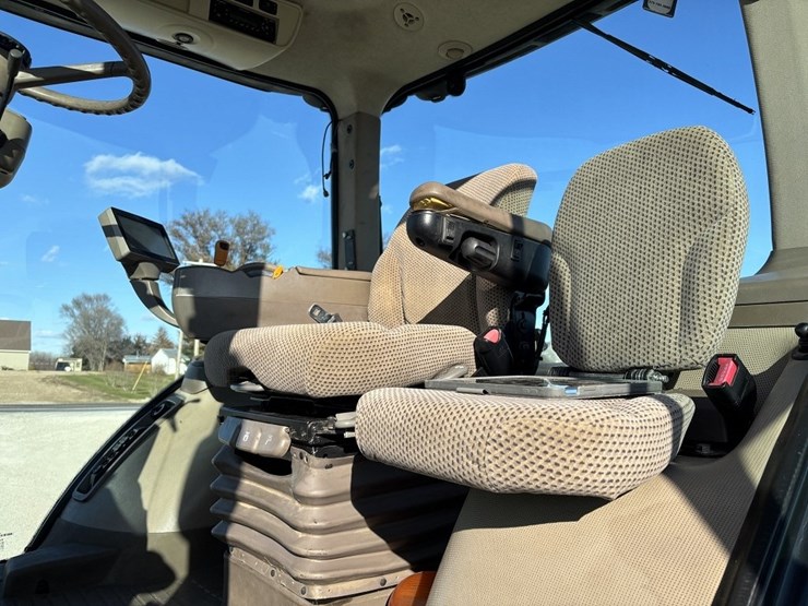 john-deere-8285r-image-36