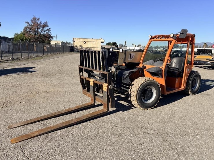 2015-jlg-65-18a-telescopic-reach-lift-image-1