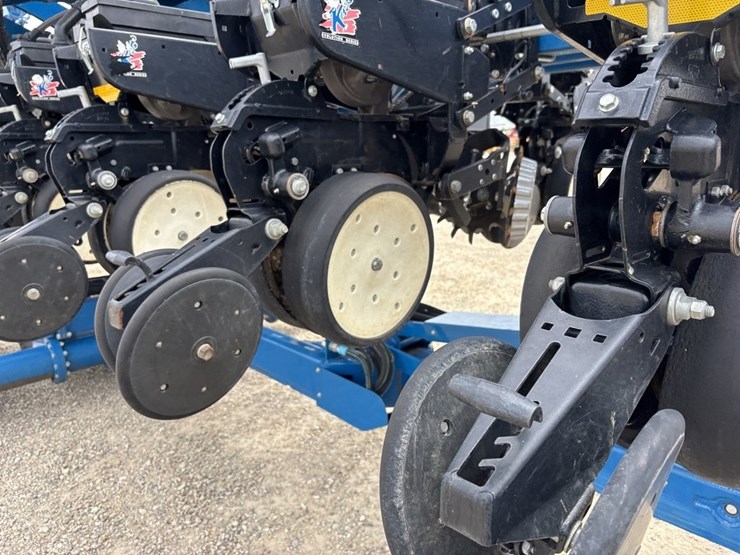 2012-kinze-3660-image-28