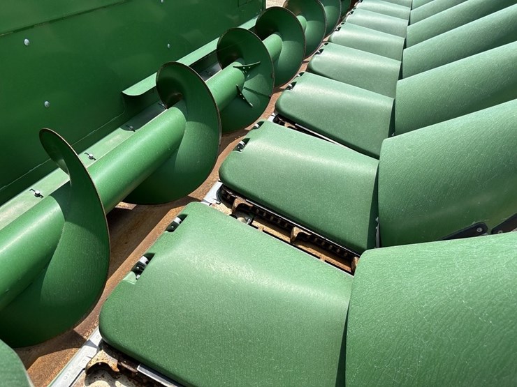 2022-john-deere-c12r-image-9