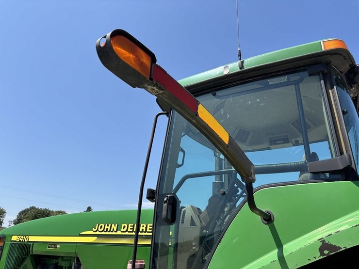 john-deere-8410t-image-36