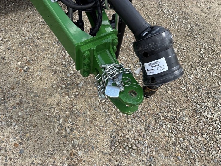 2024-john-deere-561m-image-12