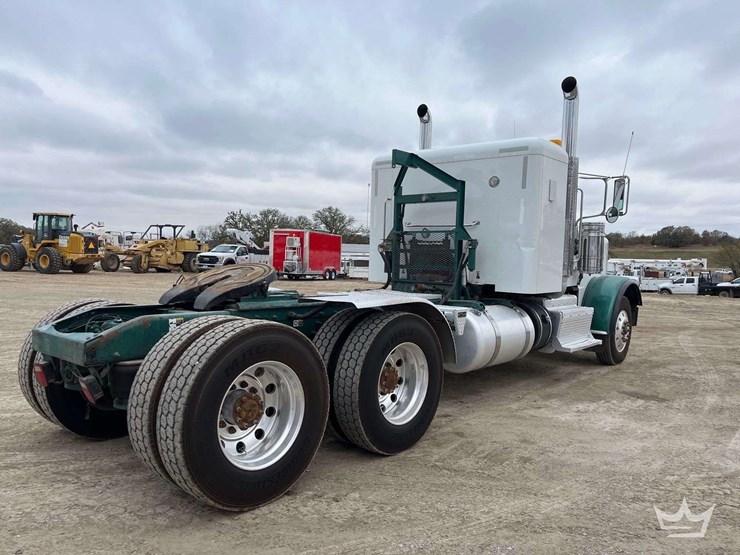 2014-peterbilt-388-image-3