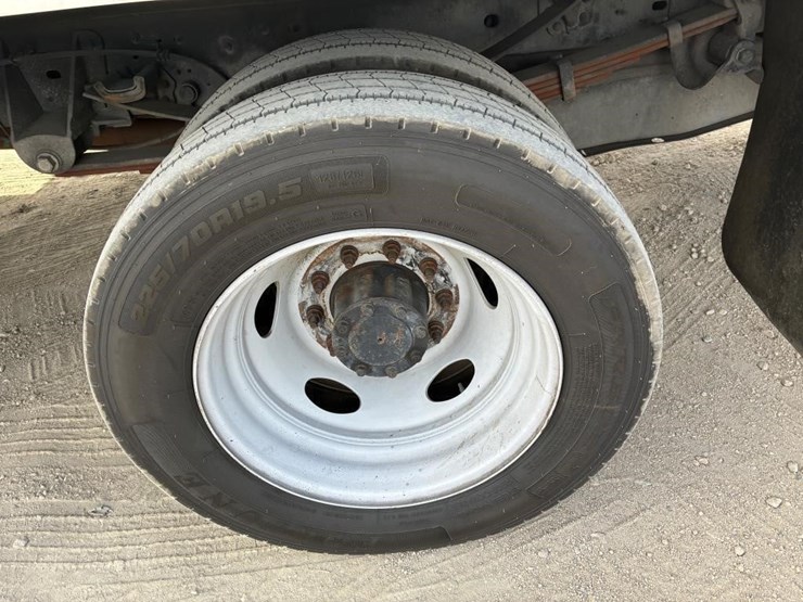 2015-ford-f550-xlt-image-8