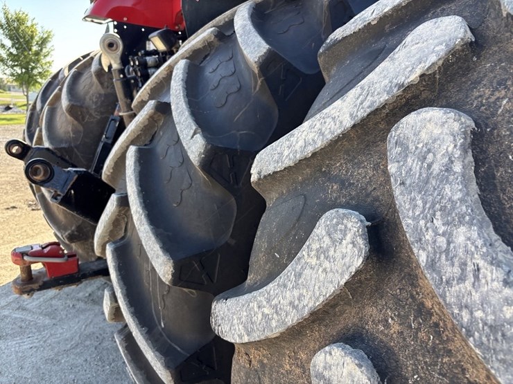 2015-versitle-310-mfwd-tractor-image-18