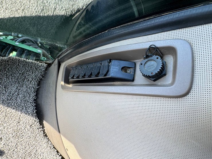 2018-john-deere-r4038-image-90