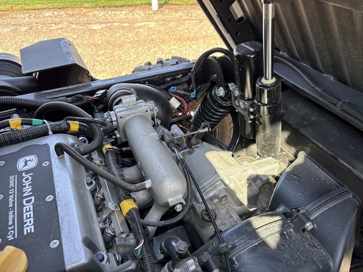john-deere-gator-image-40
