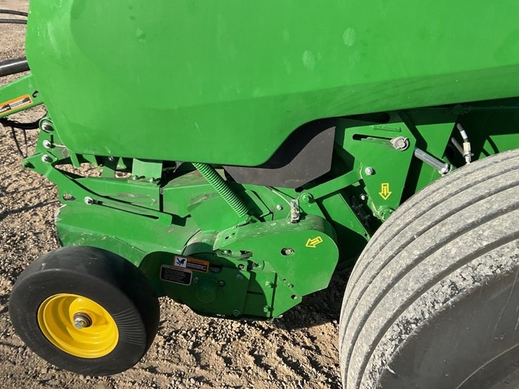 john-deere-560m-image-31